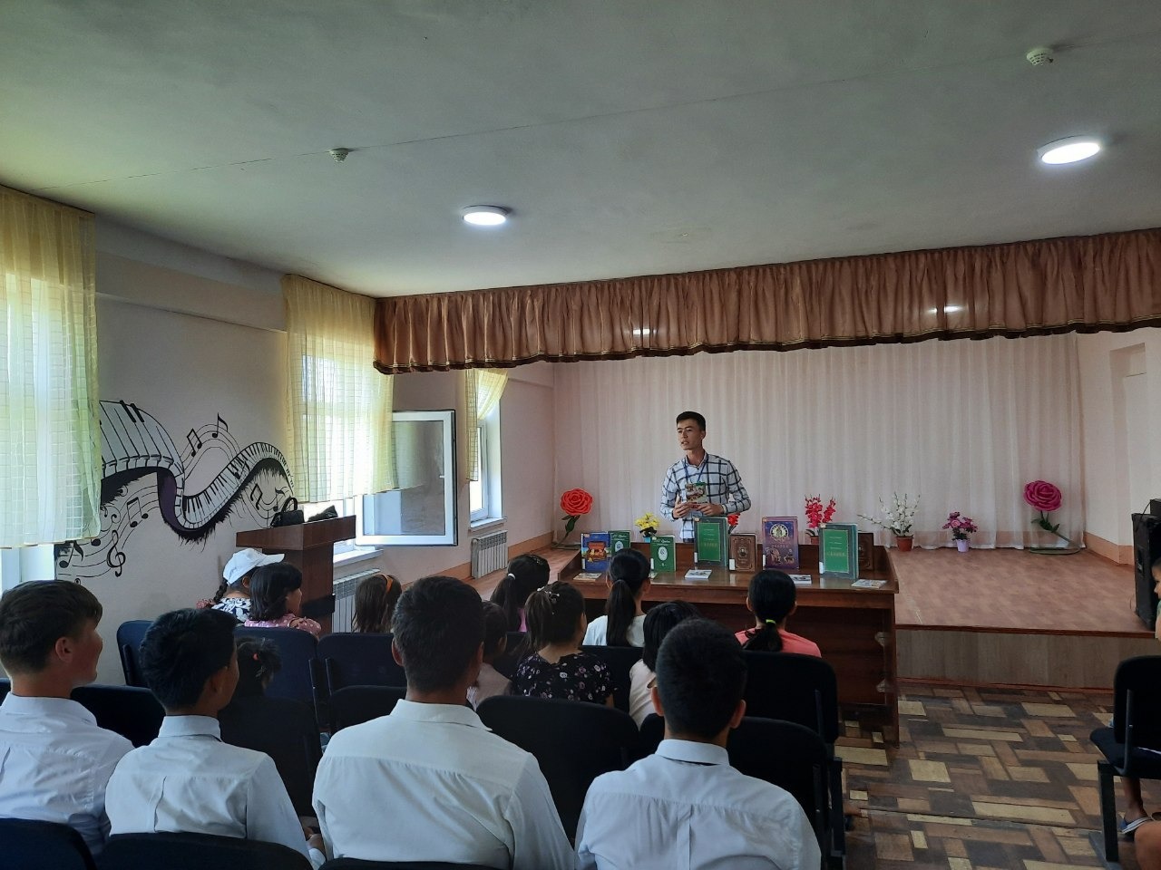 Davra suhbati tashkil qilindi.